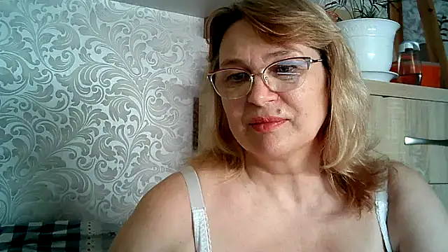Snapshot of Alina-malina66 chatting on June 10, 9:14 pm Alina-malina66 online show from June 10, 9:14 pm