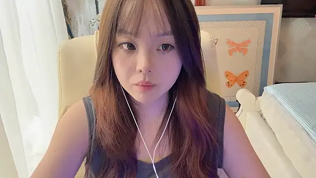 Snapshot of thelittlexx chatting on June 18, 8:25 am thelittlexx online show from June 18, 8:25 am