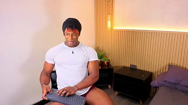 Snapshot of maxmuscle10 chatting on June 9, 5:41 am maxmuscle10 online show from June 9, 5:41 am