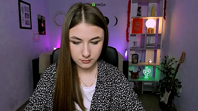 luna wisper online show from April 3, 1:20 pm