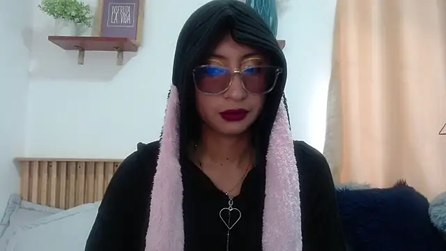 Snapshot of Violet_2003 chatting on May 30, 2:25 pm Violet 2003 online show from May 30, 2:25 pm