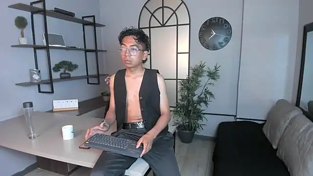 Snapshot of mike_salaz chatting on March 27, 7:36 am mike salaz online show from March 27, 7:36 am