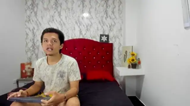 Alejandra and James  online show from April 28, 12:53 am