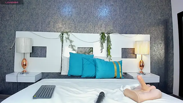 anna  lu online show from May 8, 2:44 pm