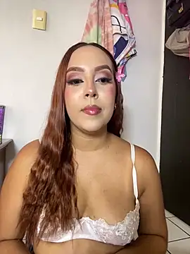 Snapshot of victoria_luxx_ chatting on April 16, 9:39 pm victoria luxx online show from April 16, 9:39 pm