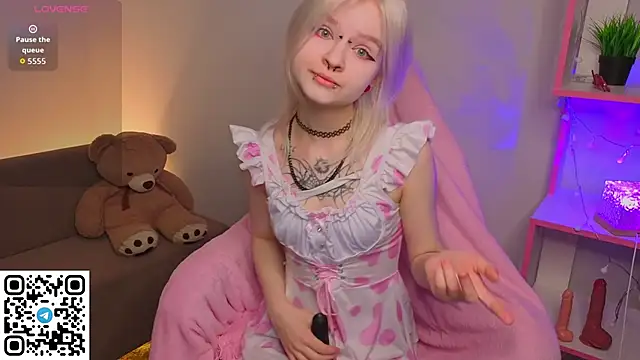Mary Wester online show from April 21, 1:07 am