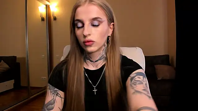 Snapshot of harley_kimm chatting on April 11, 5:23 am harley kimm online show from April 11, 5:23 am