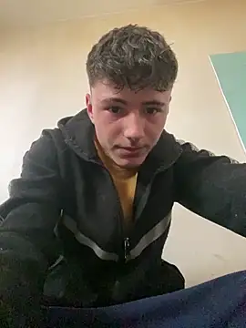 Snapshot of denysio69 chatting on March 29, 10:15 am denysio69 online show from March 29, 10:15 am