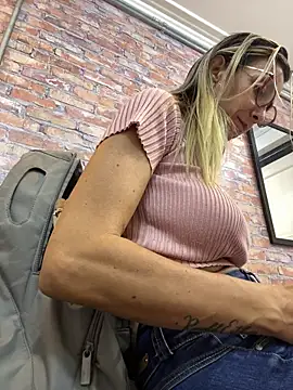 AlanaBrunetteX X online show from May 29, 11:47 pm