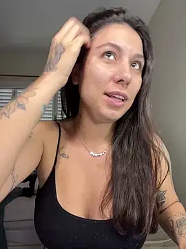 Snapshot of Carolzinhalux69 chatting on April 27, 5:11 pm Carolzinhalux69 online show from April 27, 5:11 pm
