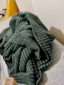 y2561 online show from April 1, 12:50 pm