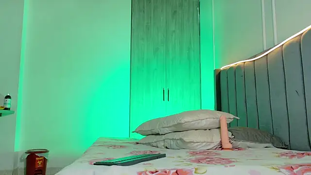 Snapshot of tifaniith_ chatting on March 27, 7:13 pm tifaniith online show from March 27, 7:13 pm