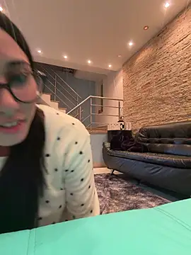 juliacosta online show from May 20, 1:01 am