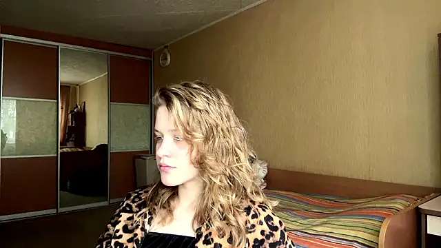 CarmonSuentenfuss online show from March 29, 5:07 am