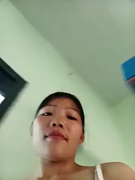 Snapshot of -Quyny- chatting on April 27, 7:39 am -Quyny- online show from April 27, 7:39 am