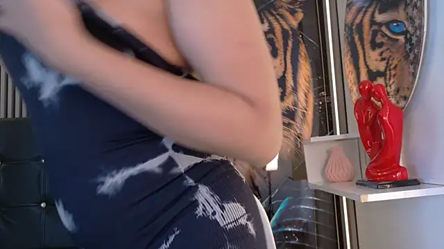  Carolyn online show from June 9, 4:02 am