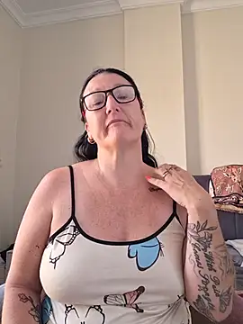 Snapshot of Flirty_Siennax chatting on July 17, 8:54 am Flirty Siennax online show from July 17, 8:54 am