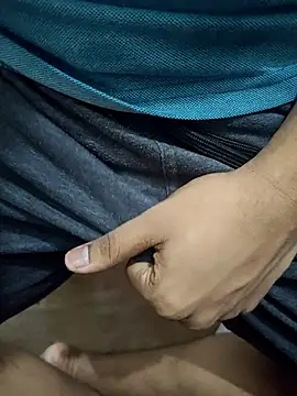 Snapshot of sweetcock180 chatting on April 13, 9:37 am sweetcock180 online show from April 13, 9:37 am