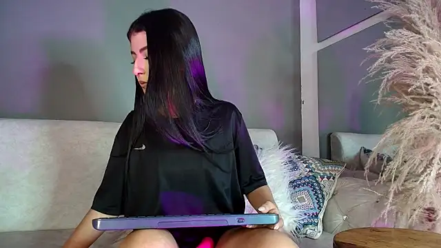 Zoee 8 online show from July 2, 11:33 pm