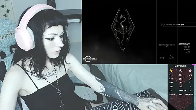 H3xD0ll online show from June 19, 2:43 pm