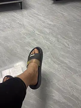 yingzi003 online show from April 12, 2:00 pm