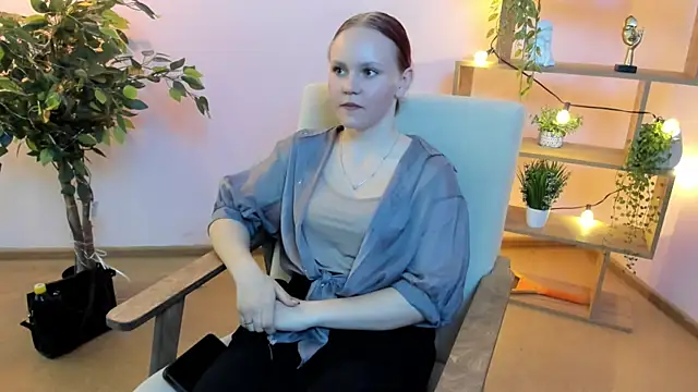 CharlaFenbert online show from March 29, 9:20 am