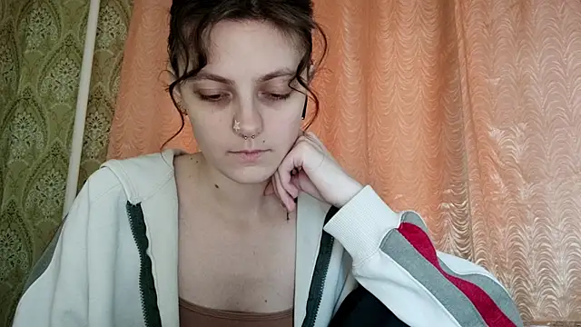 Snapshot of ShirleyNibbs chatting on April 2, 3:09 pm ShirleyNibbs online show from April 2, 3:09 pm