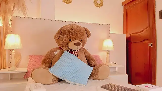 Snapshot of madisson__Stone chatting on May 16, 10:41 pm madisson Stone online show from May 16, 10:41 pm