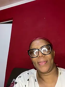 Snapshot of BoobsQueeen chatting on June 22, 8:28 pm BoobsQueeen online show from June 22, 8:28 pm