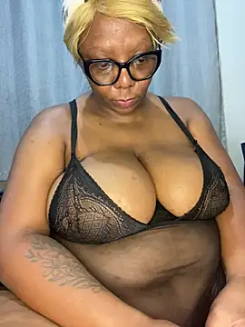 BoobsQueeen online show from July 4, 11:00 pm