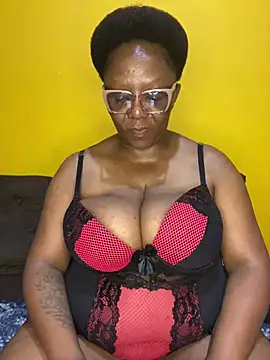 BoobsQueeen online show from July 18, 2:05 am