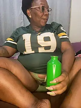 BoobsQueeen online show from July 31, 11:26 pm