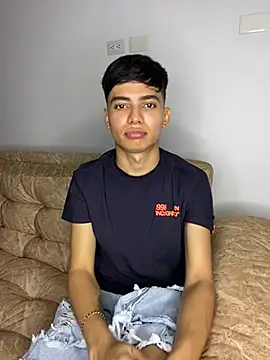 Snapshot of Miguelponce01 chatting on July 15, 11:54 pm Miguelponce01 online show from July 15, 11:54 pm