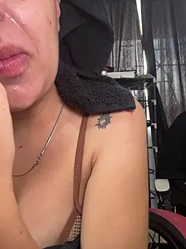 Snapshot of Amber-fire chatting on April 25, 6:16 pm Amber-fire online show from April 25, 6:16 pm