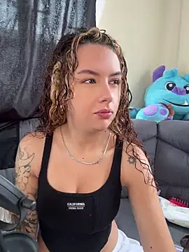 Snapshot of Amber-fire chatting on April 28, 2:00 pm Amber-fire online show from April 28, 2:00 pm