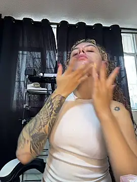 Snapshot of Amber-fire chatting on April 29, 1:59 pm Amber-fire online show from April 29, 1:59 pm