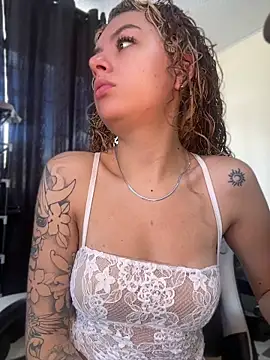 Snapshot of Amber-fire chatting on May 6, 3:28 pm Amber-fire online show from May 6, 3:28 pm