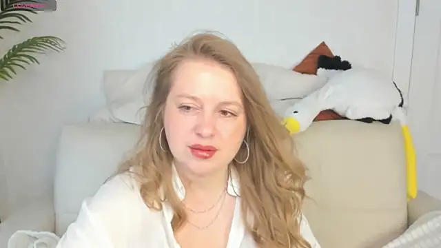 Snapshot of CleoXotie chatting on June 14, 1:25 am CleoXotie online show from June 14, 1:25 am