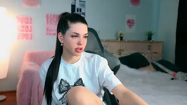 molly rettyy online show from June 16, 4:15 am