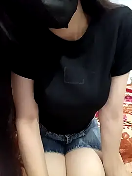 Anna Lovelly online show from April 12, 4:12 pm