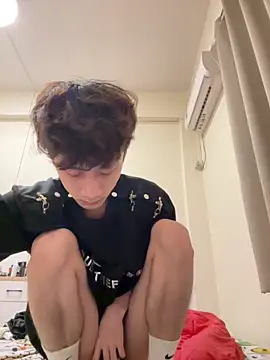 Snapshot of sexyboy-3525 chatting on June 14, 7:32 am sexyboy-3525 online show from June 14, 7:32 am