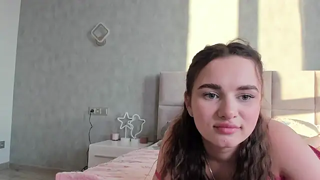 AlinaLuxxx online show from April 4, 3:53 pm