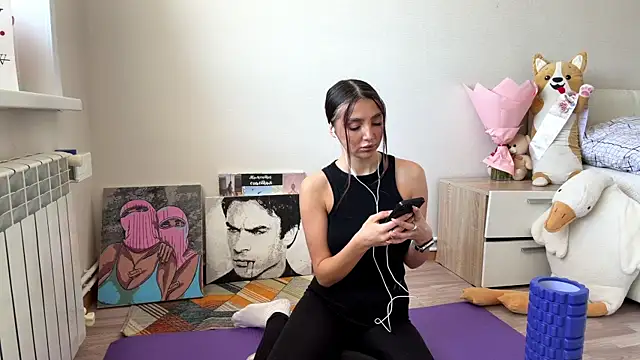 Snapshot of WhaledShift chatting on March 30, 8:37 am WhaledShift online show from March 30, 8:37 am