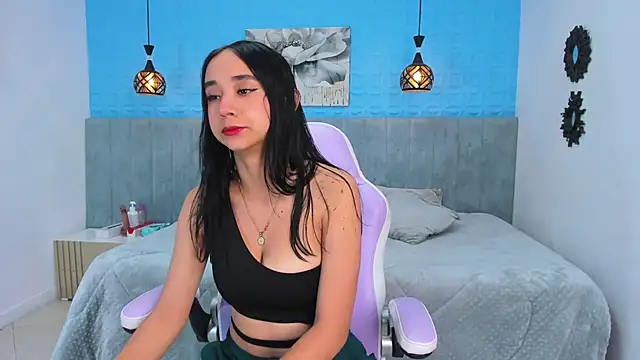 Snapshot of anny_little_01 chatting on May 15, 3:35 am anny little 01 online show from May 15, 3:35 am