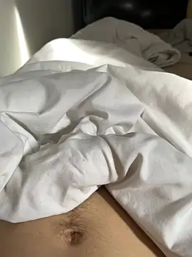 Snapshot of alexiiiiiiioo chatting on April 6, 8:15 am alexiiiiiiioo online show from April 6, 8:15 am