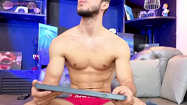axel tone online show from April 5, 11:40 am