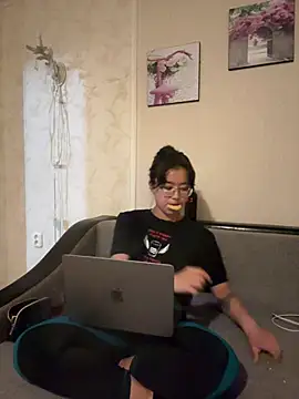 Snapshot of Z_Milll chatting on June 7, 4:11 pm Z Milll online show from June 7, 4:11 pm
