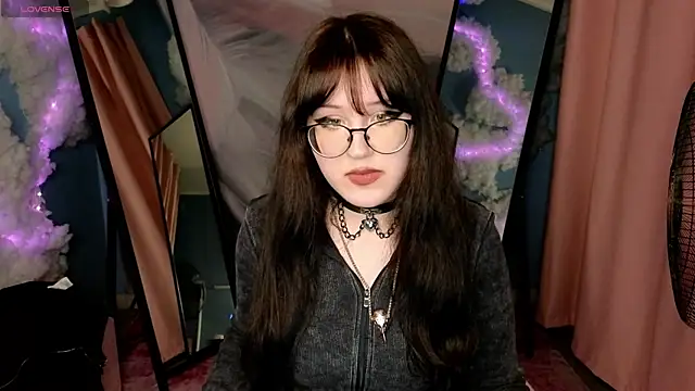 Laura  Wilson online show from April 8, 1:55 pm