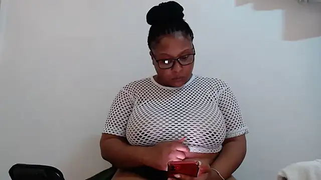 Snapshot of xxZoeyx chatting on March 8, 9:39 am xxZoeyx online show from March 8, 9:39 am