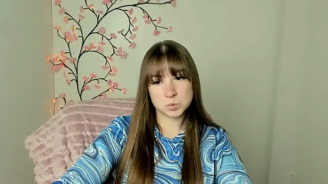 Tiffani Angel online show from May 10, 5:45 am